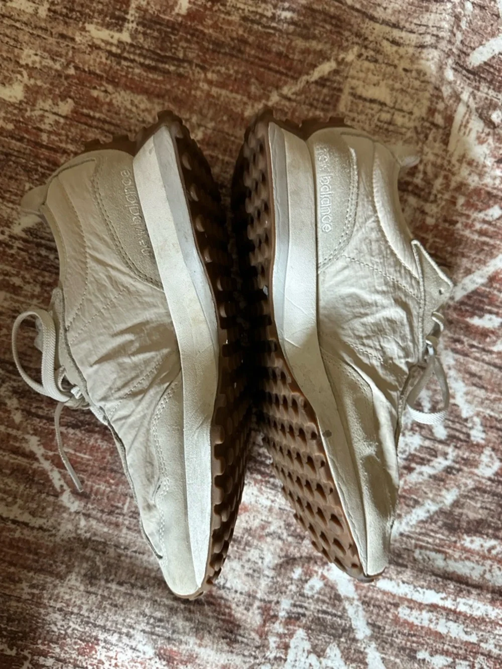 New Balance 327 White Cream Sneakers women’s size 10 - Picture 4 of 8
